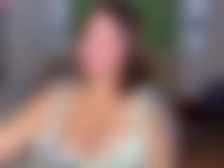 KylieLips's Live Sex Cam Show