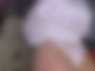 Live cam show with KylieLips - Oil on Milf Play