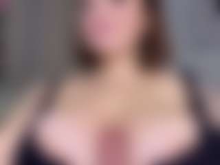 Live cam show with KylieLips - Landingstrip on TeamSkeetLive