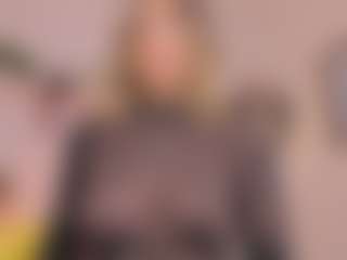 Live cam show with Anneee - Cumshot on Milfs Live