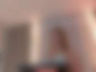 Live cam show with Caroline Grace - Blonde Hair on StripNow