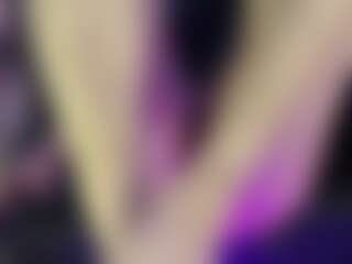 Live cam show with LucianGround - Living Room on Soda Cam