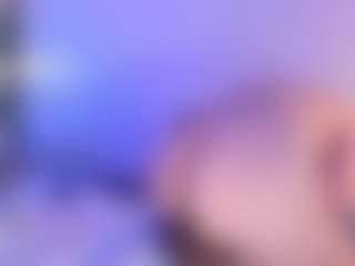 Live cam show with Vickyy Moore - Teen (18+) on livesuperchat.net