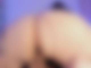 Live cam show with Vickyy Moore - Shaved on Camsoda