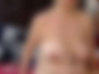 Live cam show with Ruby-Watson - Granny Blonde Hair on CamwithHer