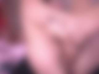 zoe-12 MILF webcam performer live streaming