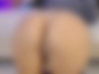 EmmaRousel's Live Sex Cam Show