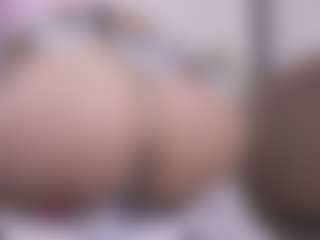 Live cam show with Linoshka - Average on Gym Cam Girls