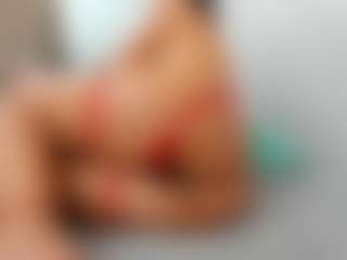 Live cam show with Aliicee-Green - Blonde Hair Middle Aged on Streamer API