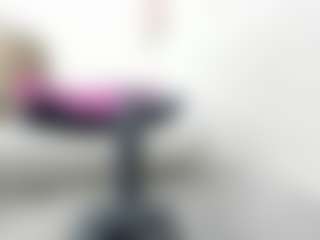 Live cam show with Aliicee-Green - Middle Aged on Fit Hotties