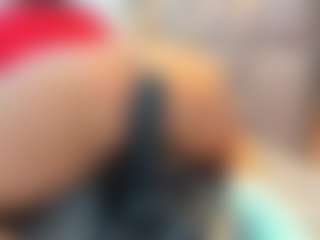Live cam show with Aliicee-Green - Blonde Hair Middle Aged on Camsoda