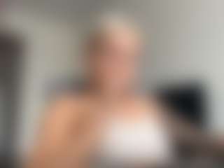 Live cam show with HotSweetbb - Sport on TeamSkeetLive