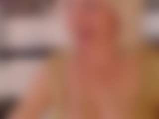 Live cam show with Magdalenaaa - Granny on livesuperchat.net
