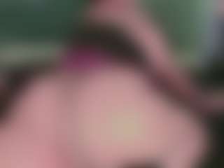 Emma MILF webcam performer live streaming