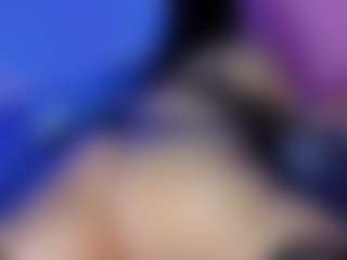 Emma MILF webcam performer live streaming