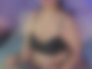 Emma MILF webcam performer live streaming