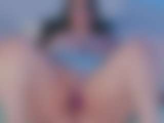Live cam show with Emma - Colombia MILF on Camsoda