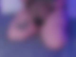 Live cam show with Emma - Big Clit on TottyGirls