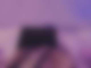 Live cam show with Emma - Colombia MILF on LiveSexCams6