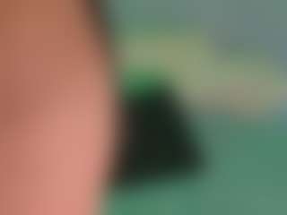 Emma MILF webcam performer live streaming