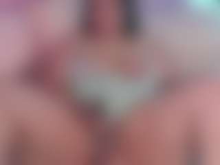 Live cam show with Emma - Colombia Young Adult on Fling VIP Chat
