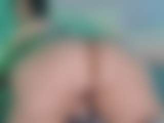 Live cam show with Emma - Latina MILF on madthumbs | colombia