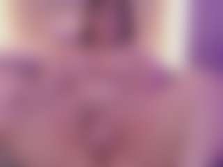 Live cam show with Emma - Colombia MILF on Camsoda