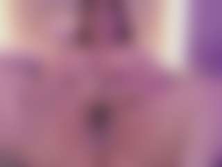 Live cam show with Emma - Colombia MILF on camwithhim.com