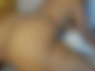 Live cam show with Taylor Sam - Curly on live18s.com