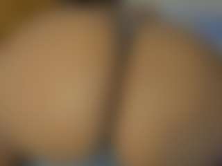 Live cam show with Taylor Sam - Curly on livesexfox.com