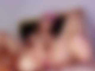 Live cam show with NicoleBlake - Solo on madthumbs