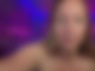Live cam show with LucyAllen4201 - Housewife on Camsoda