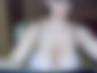 AdeAde MILF webcam performer live streaming