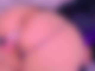 Bigassmonic MILF webcam performer live streaming