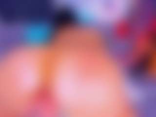 Live cam show with Lorena - Smoking on AdultVida.com