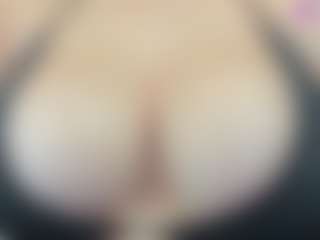 Live cam show with nayla-thompson - Living Room on MyBangCams