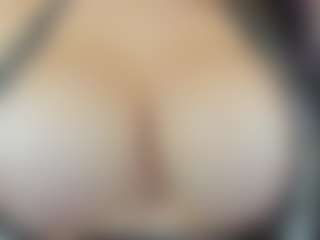 Live cam show with nayla-thompson - Living Room on mypornchat.com