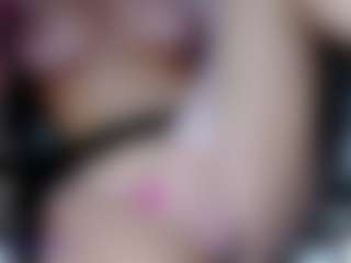 Eva-hot-blond MILF webcam performer live streaming