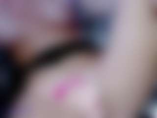 Eva-hot-blond MILF webcam performer live streaming