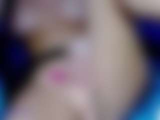 Eva-hot-blond MILF webcam performer live streaming