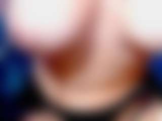 Eva-hot-blond MILF webcam performer live streaming