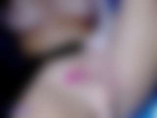 Eva-hot-blond MILF webcam performer live streaming