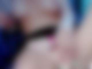 Eva-hot-blond MILF webcam performer live streaming