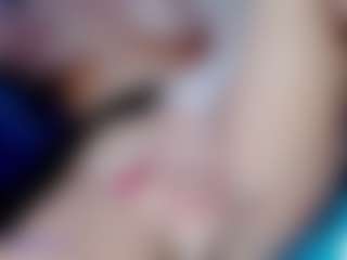 Eva-hot-blond MILF webcam performer live streaming