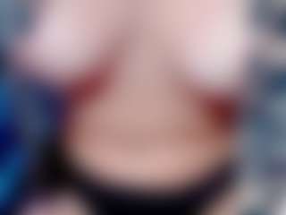 Eva-hot-blond MILF webcam performer live streaming