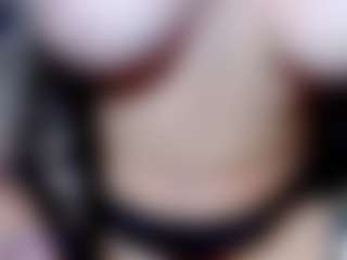 Eva-hot-blond MILF webcam performer live streaming