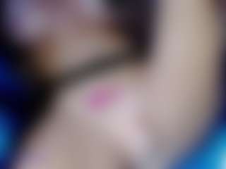 Eva-hot-blond MILF webcam performer live streaming