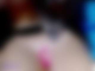 Eva-hot-blond MILF webcam performer live streaming