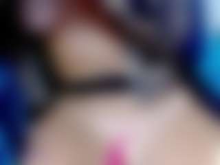 Eva-hot-blond MILF webcam performer live streaming