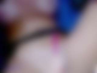 Eva-hot-blond MILF webcam performer live streaming